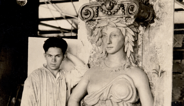 Charles Gemora with one of his sculptures on the set of The Hunchback of Notre Dame in 1923.