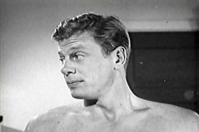 Peter Graves as Dr. Martin. 